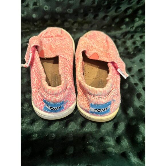 Toms toddler little girl size 6 6c pink shoes - Picture 2 of 4